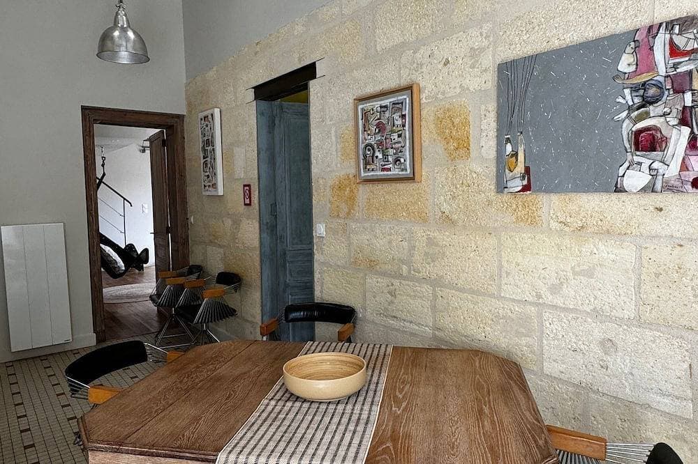 On the corniche de la gironde one- or two-bedroom apartment 1