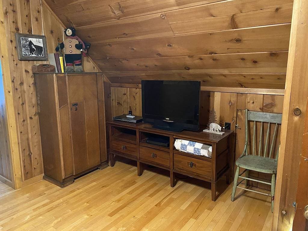 Adorable Mountain Getaway 1