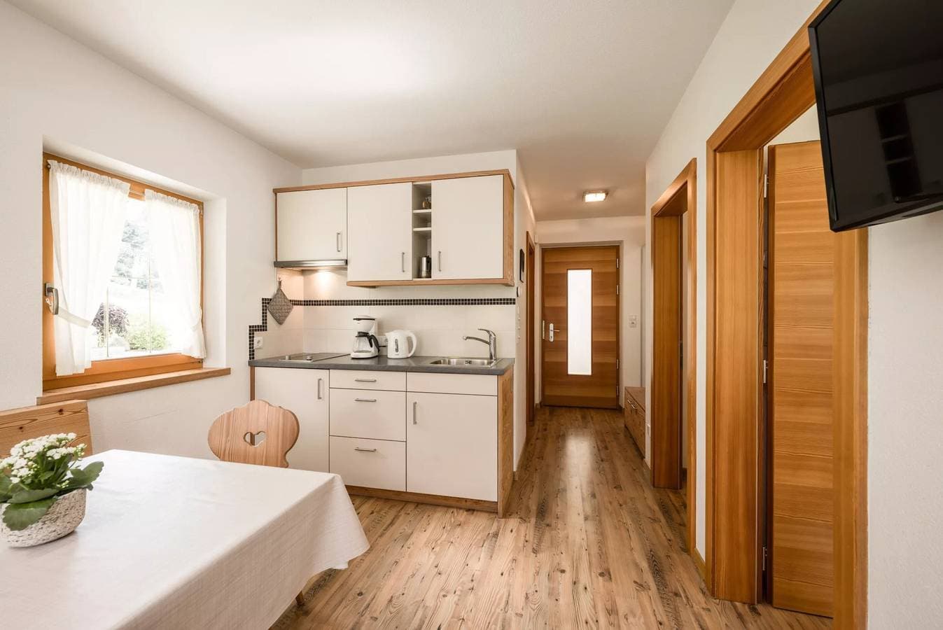Foto 2 von 12: Angererhof - Ferienwohnung 'Leni' mit Bergblick, privatem Garten und WLAN