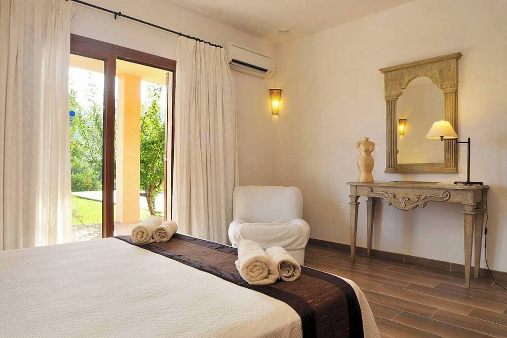 Foto 3 von 30: Luxury villa with infinity pool & jacuzzi