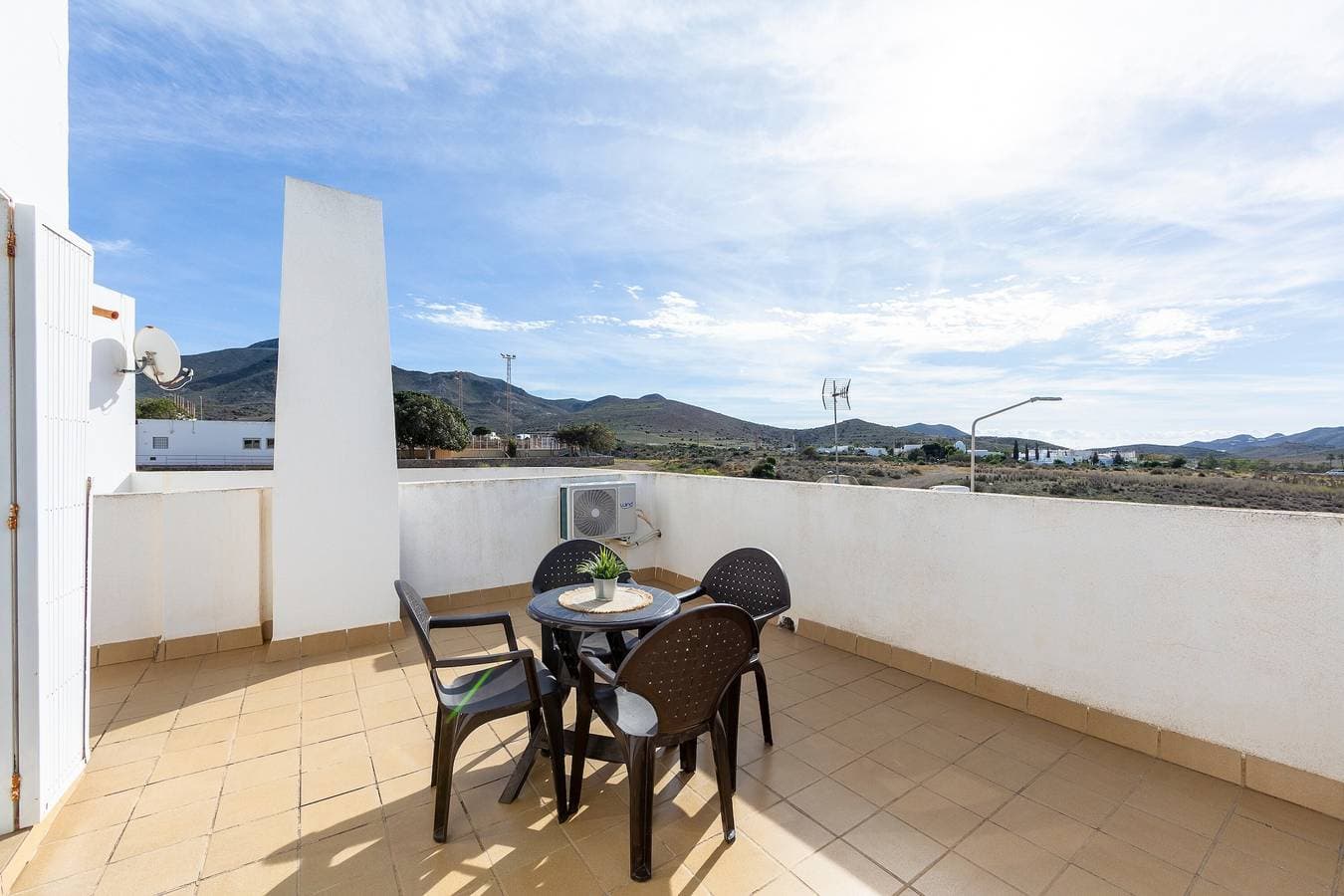 Foto 2 von 25: Ferienwohnung 'Maracas 2' mit Bergblick, privater Terrasse und Klimaanlage