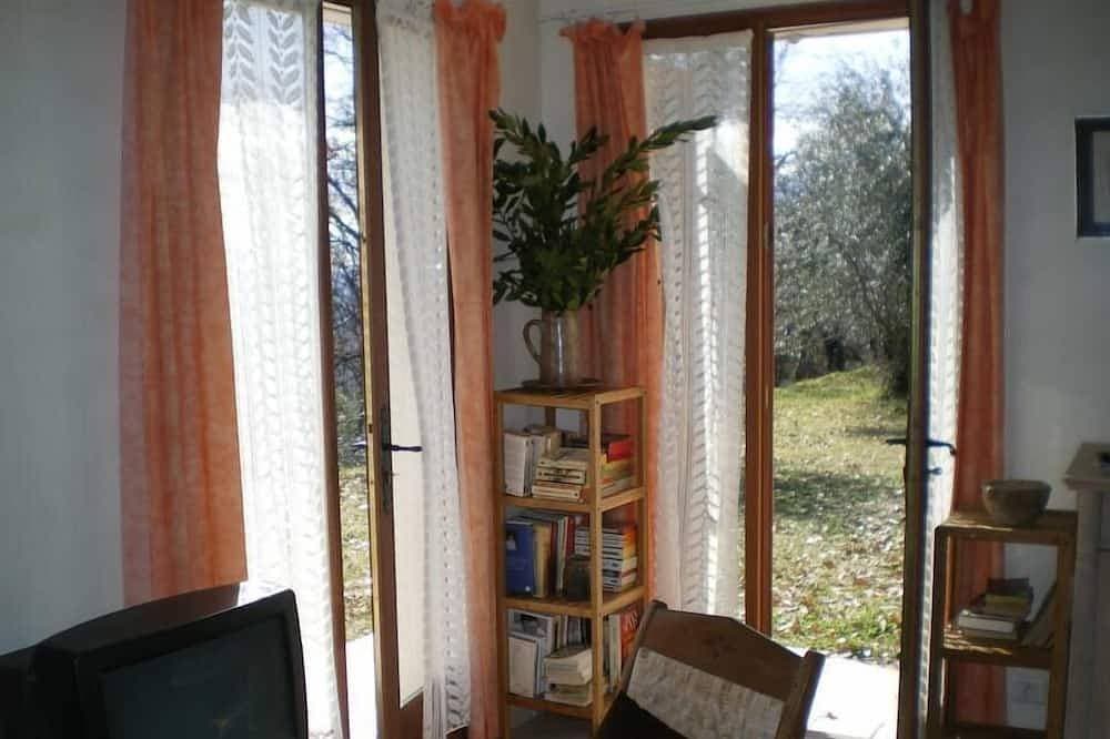 Foto 5 von 11: Freistehendes Haus mit Garten