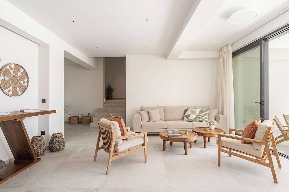 Foto 11 von 30: Nemia luxury villa, 7 Bdr, 7 Br, pool & kiddie pool, beautiful sea views.