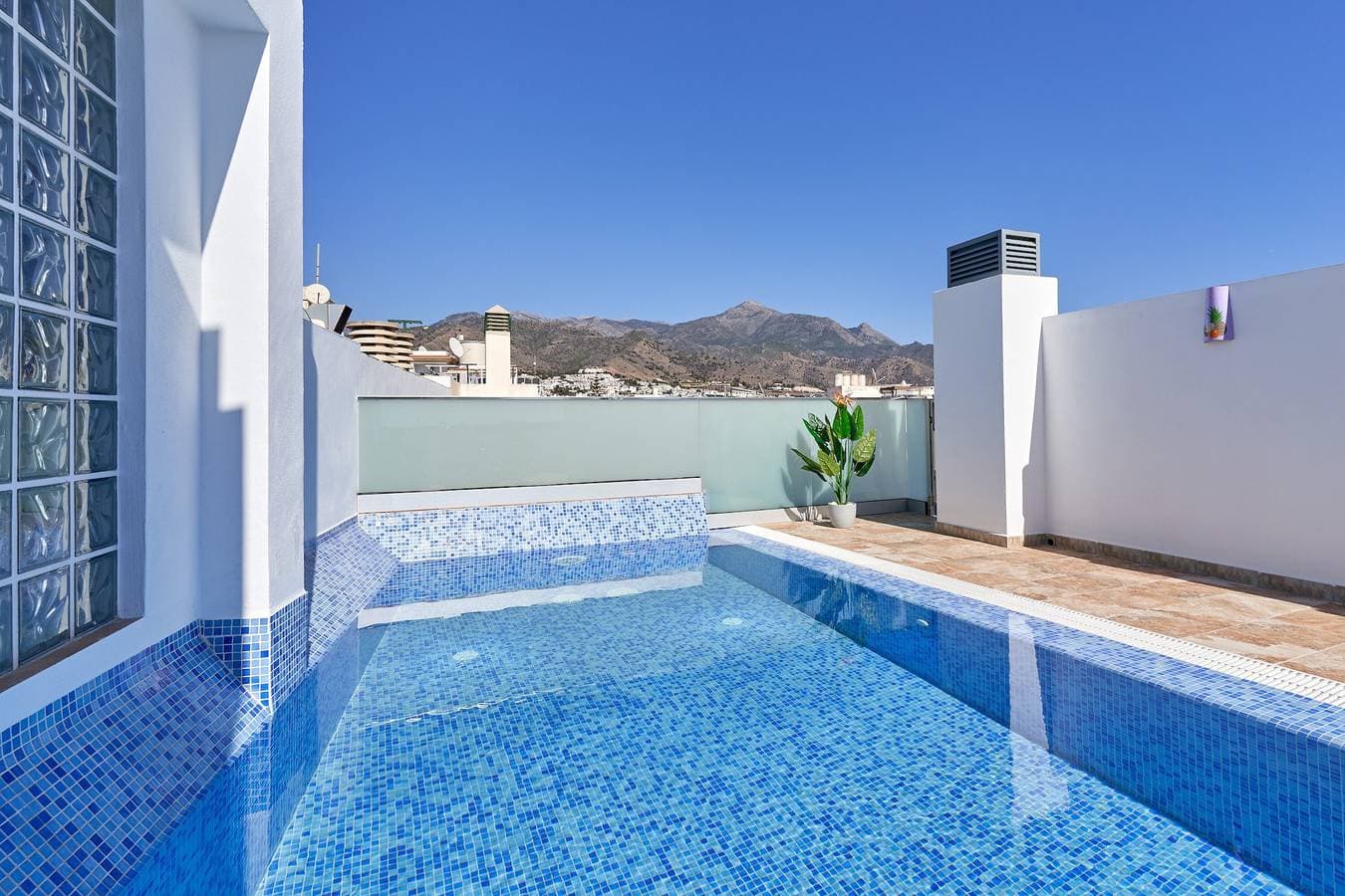 Foto 3 von 24: Einzimmerapartment "Nerja Boutique Sweet Corner 103" mit Gemeinschaftspool und WLAN