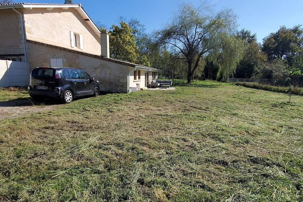 Furnished seasonal rental, large garden, in Avensan Winery d'Arsac 1 minutes away 1