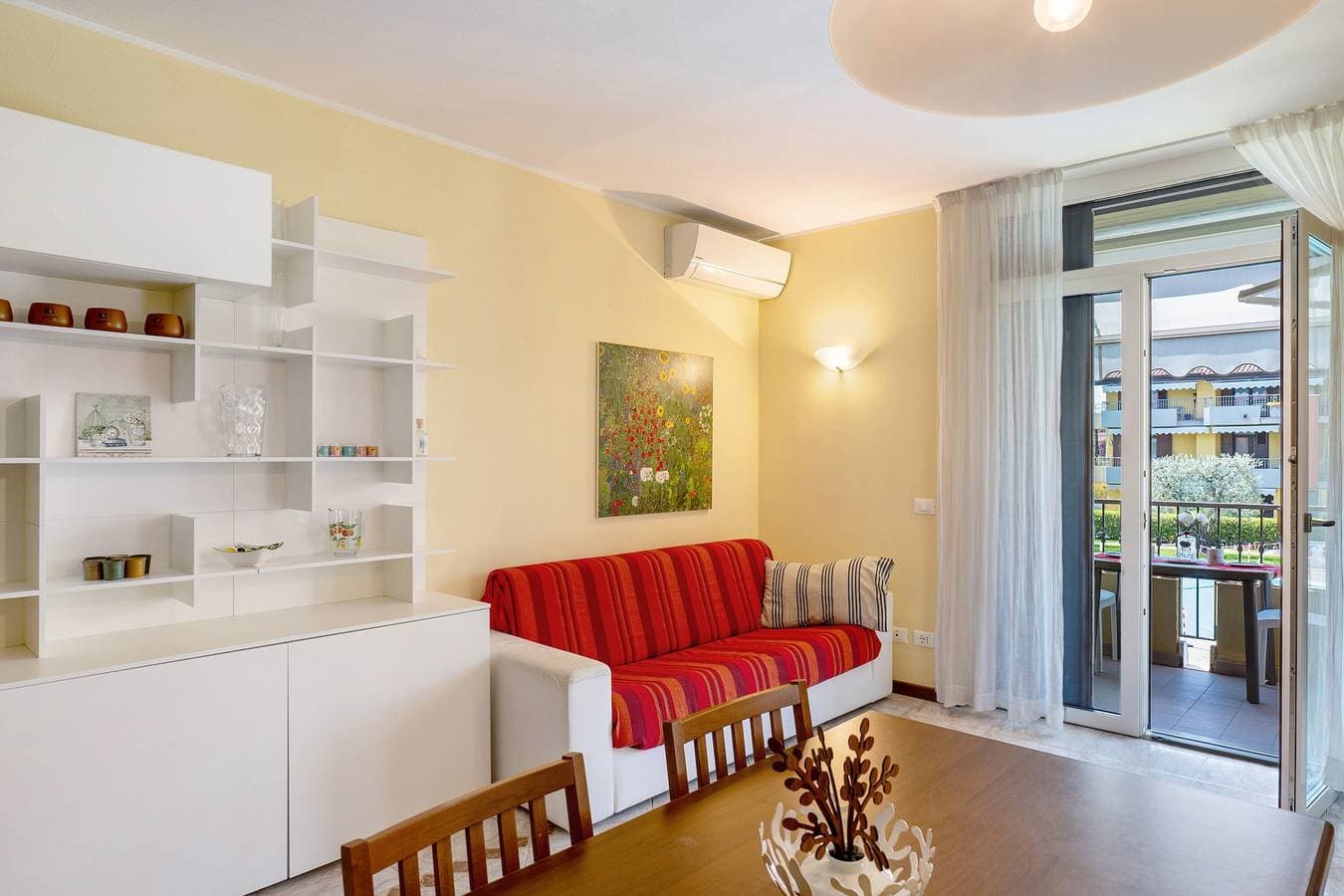 Foto 8 von 25: Apartment 'Giglio Sirmione' mit Gemeinschaftspool, WLAN und Klimaanlage