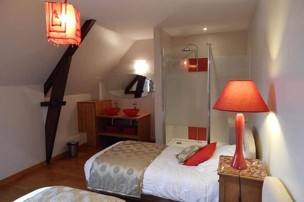 Foto 6 von 23: Les Ecuries: Cotentin Haus mit Pool, Billard, Kamin, 5 Schlafzimmern