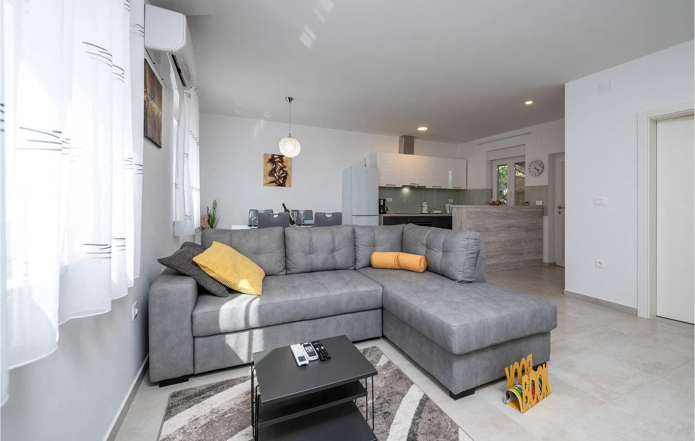 Foto 6 von 20: Moderne 66 m² große Wohnung mit Terrasse, WLAN, Klimaanlage und Parkplatz