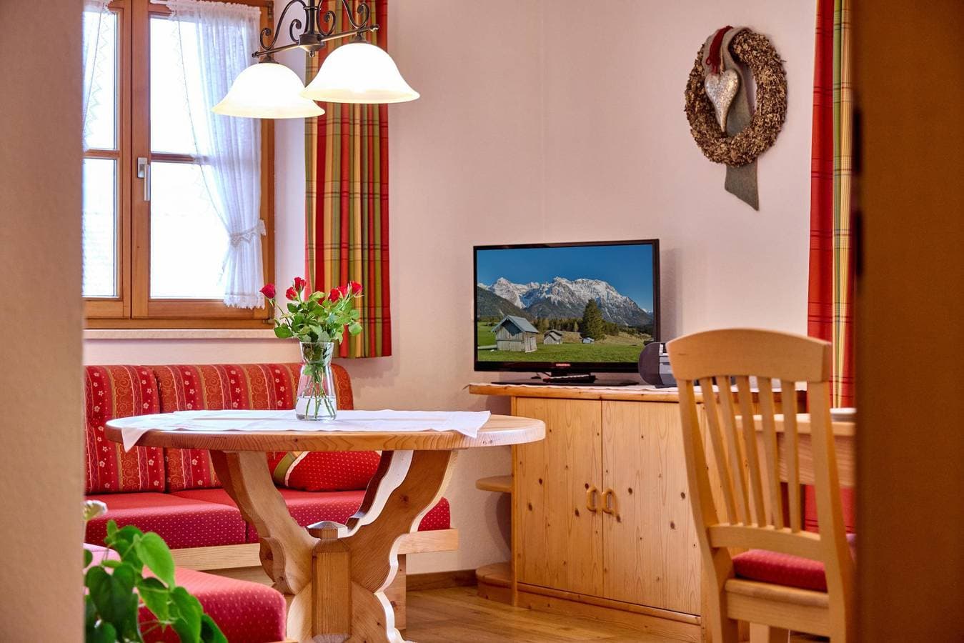 Foto 5 von 13: "Wetterstein" - Ferienwohnung/2 Schlafräume/Du/Wc