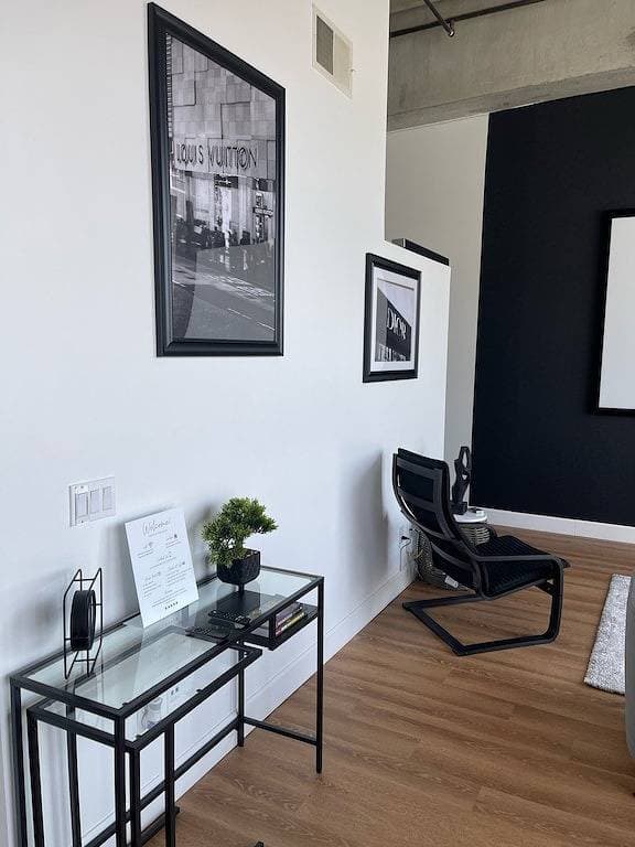 Foto 12 von 24: Modern Industrial loft in Downtown Sacramento