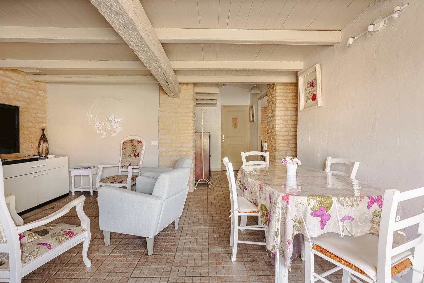 Foto 7 von 21: Ferienhaus 'Gîte Romantique De Type Charentais' mit gemeinsamer Terrasse, WLAN & Klimaanlage
