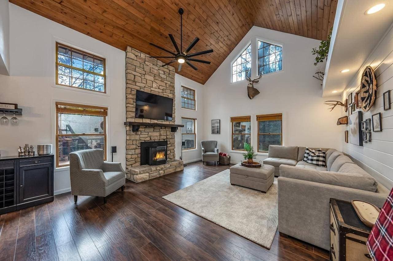 Creekside Cabin - Pup-Friendly with AC 1