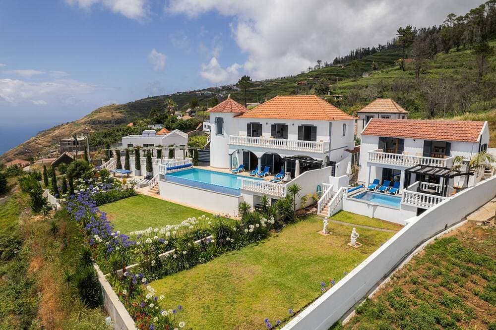 Villa Blue Sea Tower plus Guest Villa. Large Private Heated Pool. Table Tennis 1