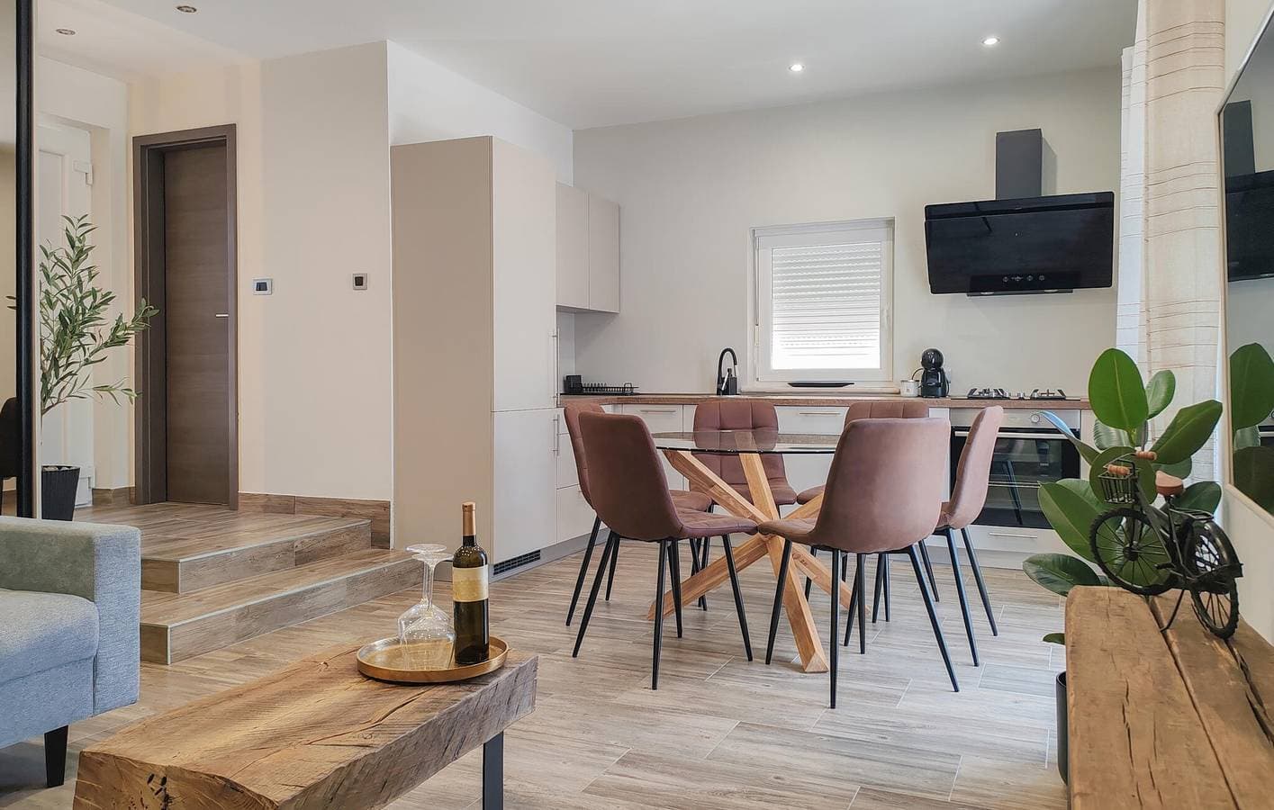 Foto 7 von 31: Gemütliche 100 m² große Wohnung mit Terrasse, WLAN und Parkplatz in Flussnähe