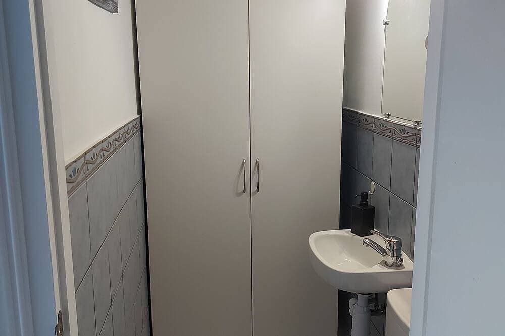 Foto 13 von 30: 2Br Bungalow with Sunny Private Terrace    Secure Bike/Board Storage