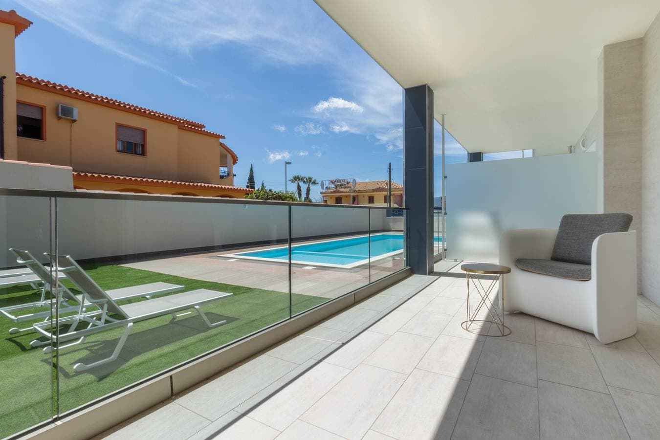 Foto 2 von 12: Studio "Residenz Meridian Unità 2" mit Bergblick, Pool & WLAN