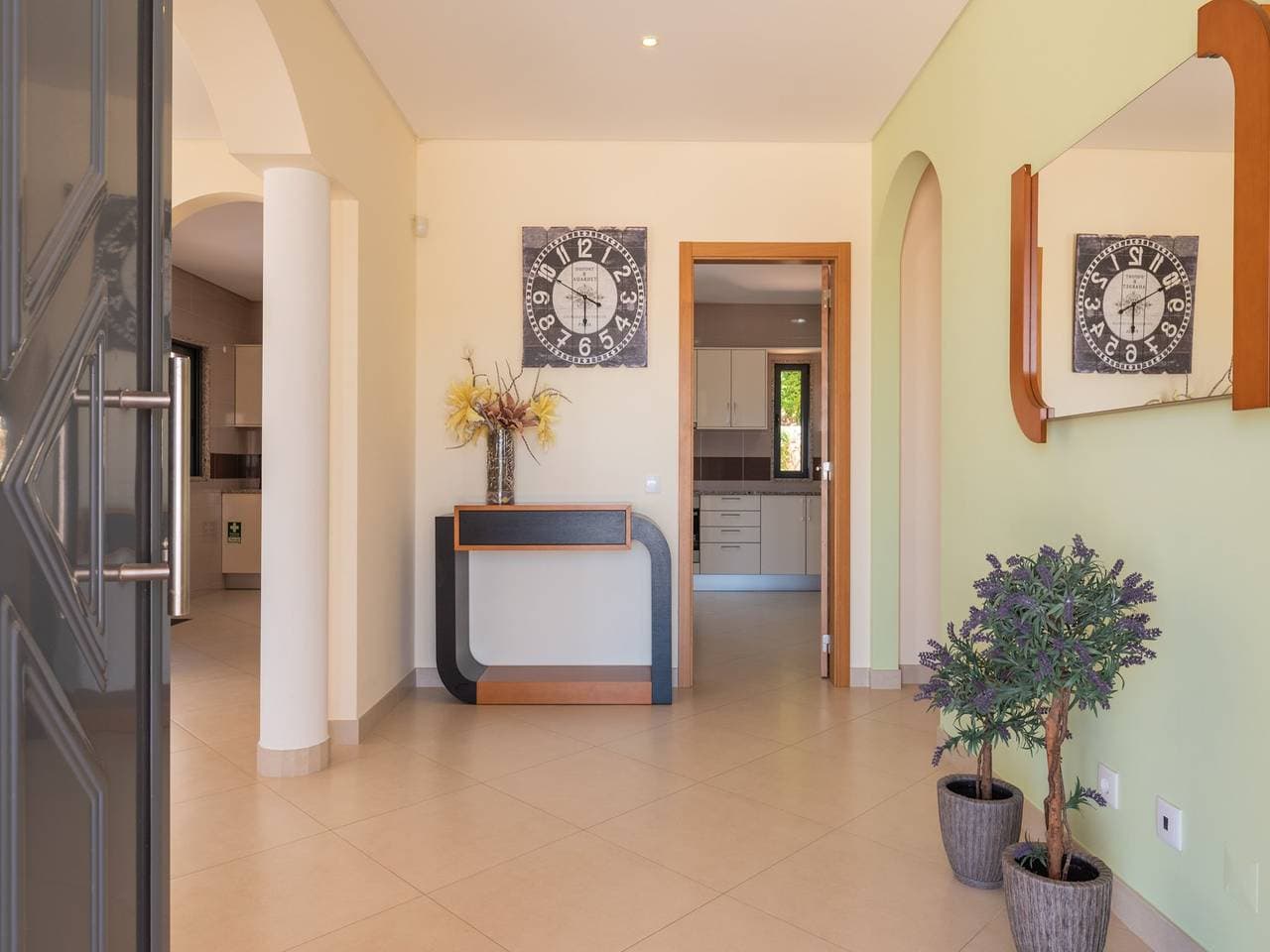 Foto 9 von 34: Spacious Albufeira  Villa | 4 Bedrooms | Villa Avos De Parra | Air Conditioned Bedrooms | Private Setting
