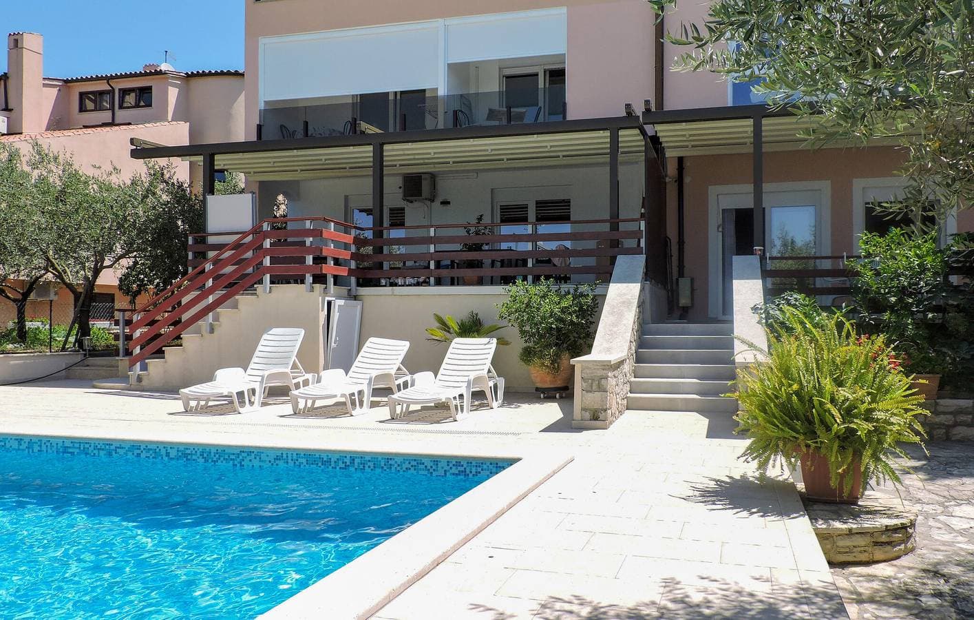 Apartment mit Meerblick, Terrasse, Parkplatz und WLAN in der Nähe des Strandes von Fažana 1