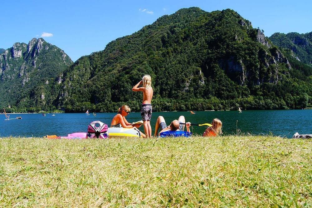 Foto 7 von 30: Direkt am See mit eingezäunt Garten
