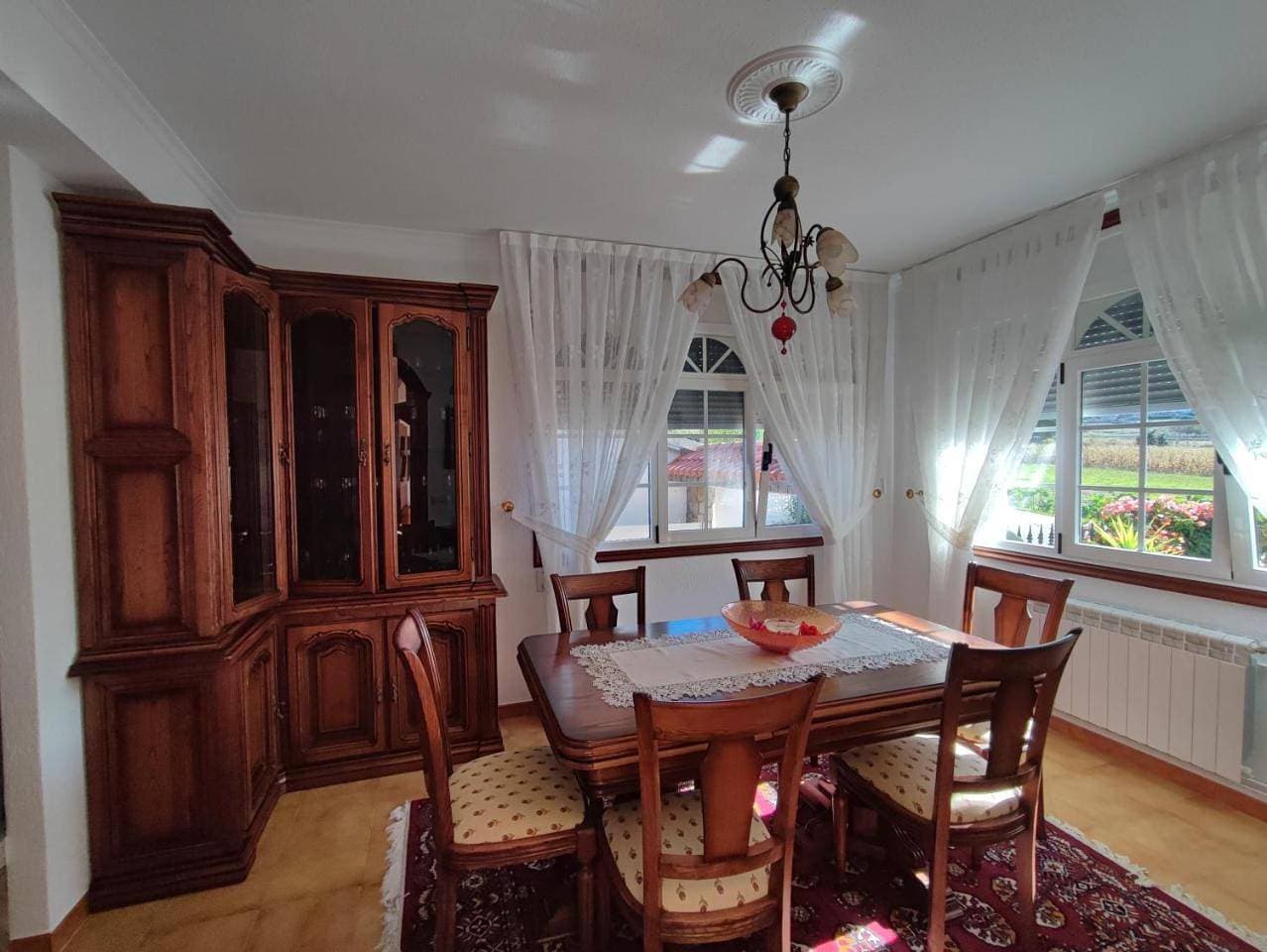 Foto 8 von 35: Three-Bedroom House