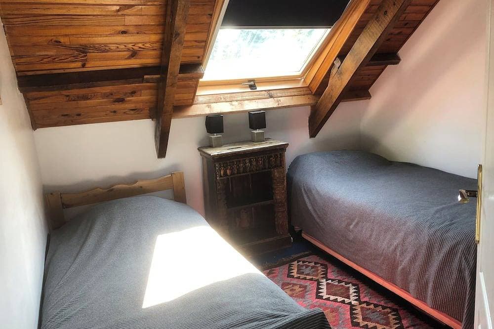 Foto 2 von 25: Beautiful Breton Barn with Pool 3 Bed, Sleeps 7. Great for groups or families