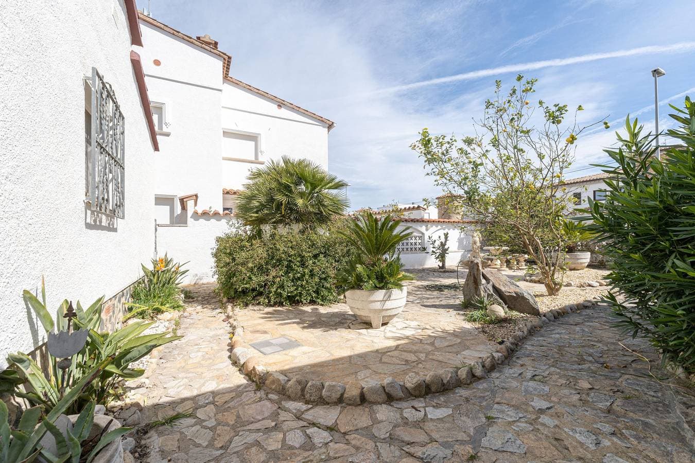 Foto 12 von 41: Moderne Villa mit zwei Schlafzimmern und 12,5m Liegeplatz im Ebro-Sektor