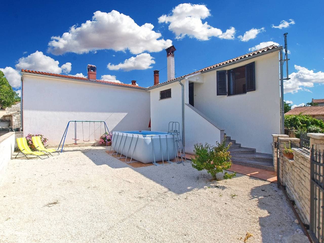 Foto 3 von 27: Ferienhaus für 4 Personen mit Pool