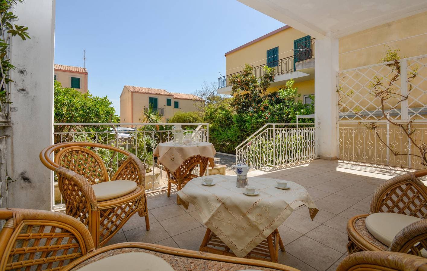 Foto 4 von 23: Sonniges Apartment mit Außendusche, Terrasse und Parkplatz