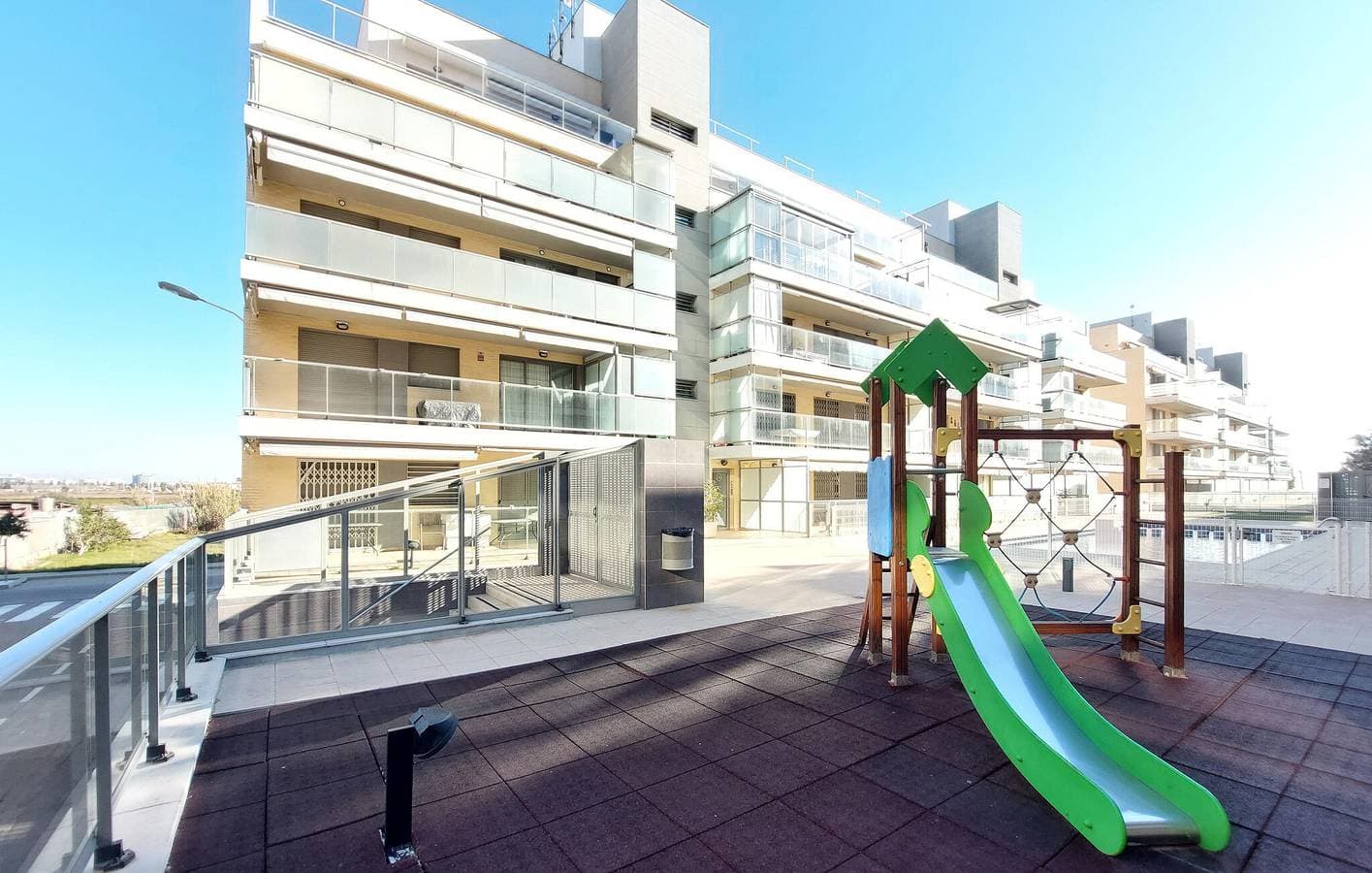 Foto 8 von 23: Rückzugsort mit Meerblick, Pool und Parkplatz - Playa Masbó 2km