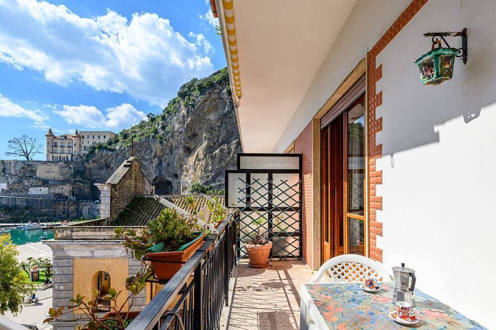 Apartment-Standard-Eigenes Badezimmer-Blick zur Meerseite-Casa Carolina Maiori 1