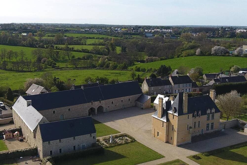 Hübsches Haus vor den Toren von Bayeux in einer außergewöhnlichen Lage. 1