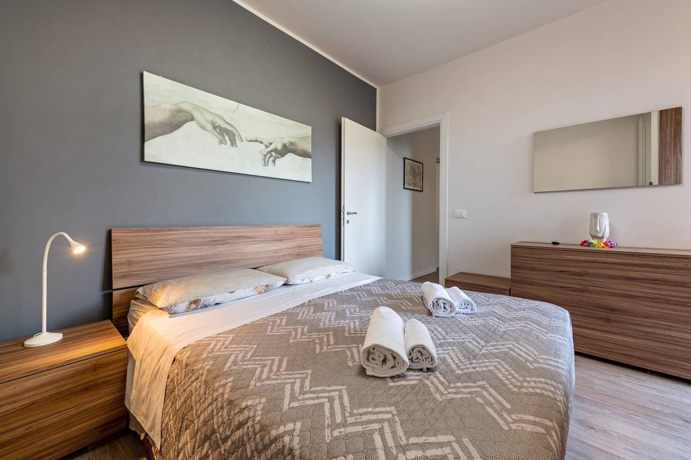 Foto 11 von 17: Ferienwohnung 'My Town Home' mit Balkon, WLAN und Klimaanlage