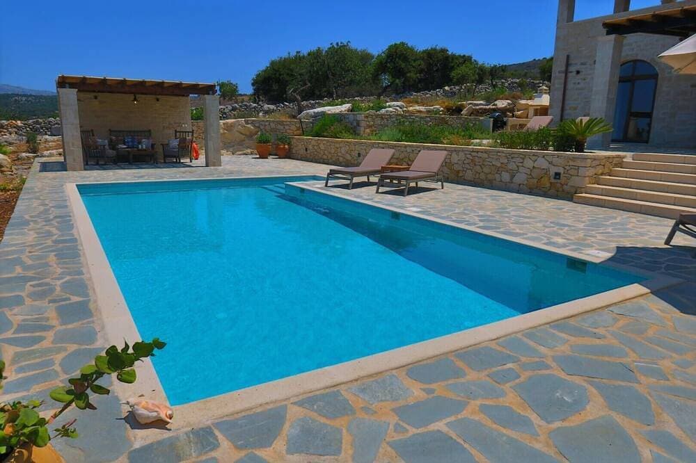 Foto 13 von 30: Villa Minea, großzügige 4 Sz- Villa mit großem beheizbarem Pool, zu Fuß ins Dorf