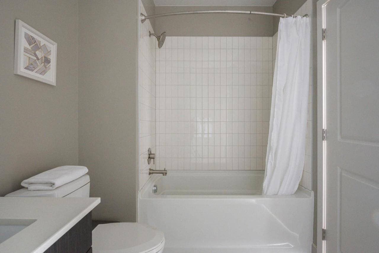 Foto 10 von 29: Fairfax 1Br w pool elevator workspace Wdc-778
