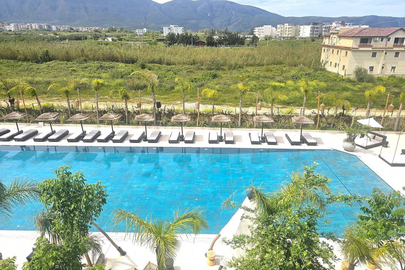 Foto 3 von 19: Pool Side Apartment