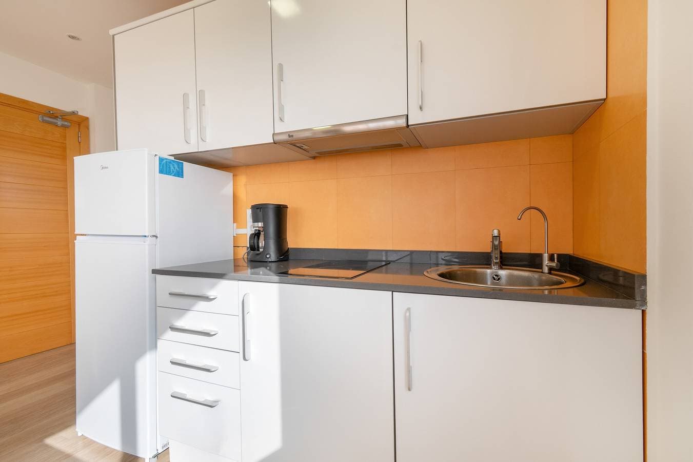 Foto 9 von 25: Apartment 'Las Palmeras 2' mit Gemeinschaftspool, WLAN und Klimaanlage