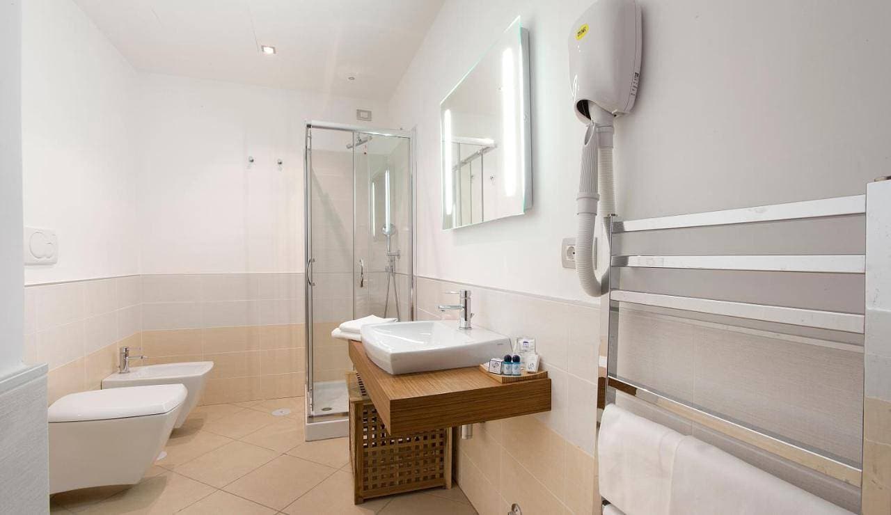 Foto 8 von 9: Double or Twin Room - Annex