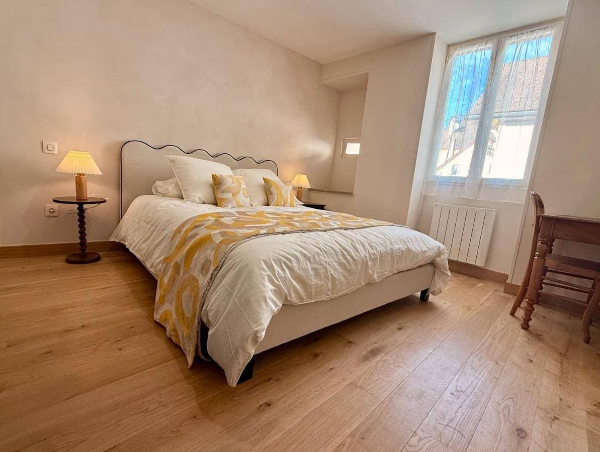 Casa Luna Burgundy 1