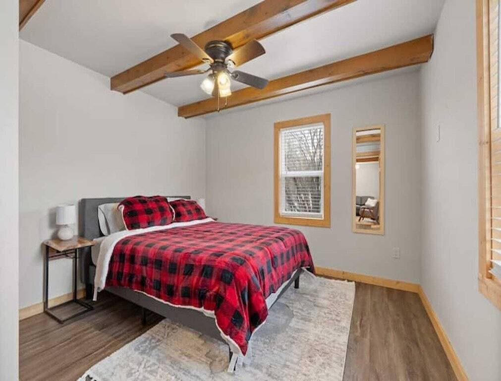 Cute Custer Cottage - Walk to restaurants and shopping 1