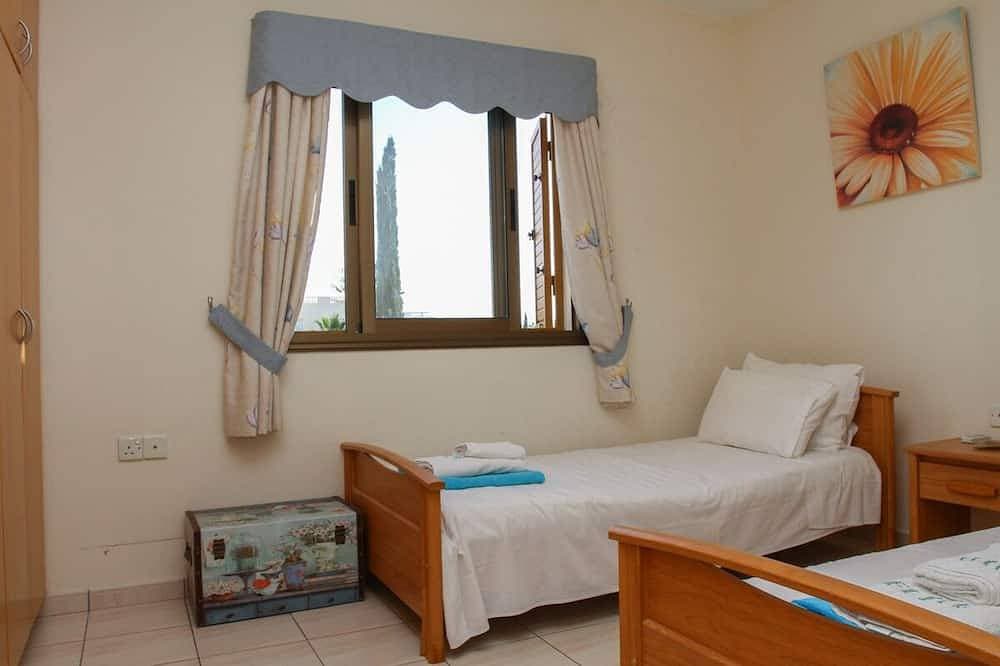 Foto 4 von 18: Herrliche Zwei Schlafzimmern und zwei Badezimmer Wohnung mit großem Pool