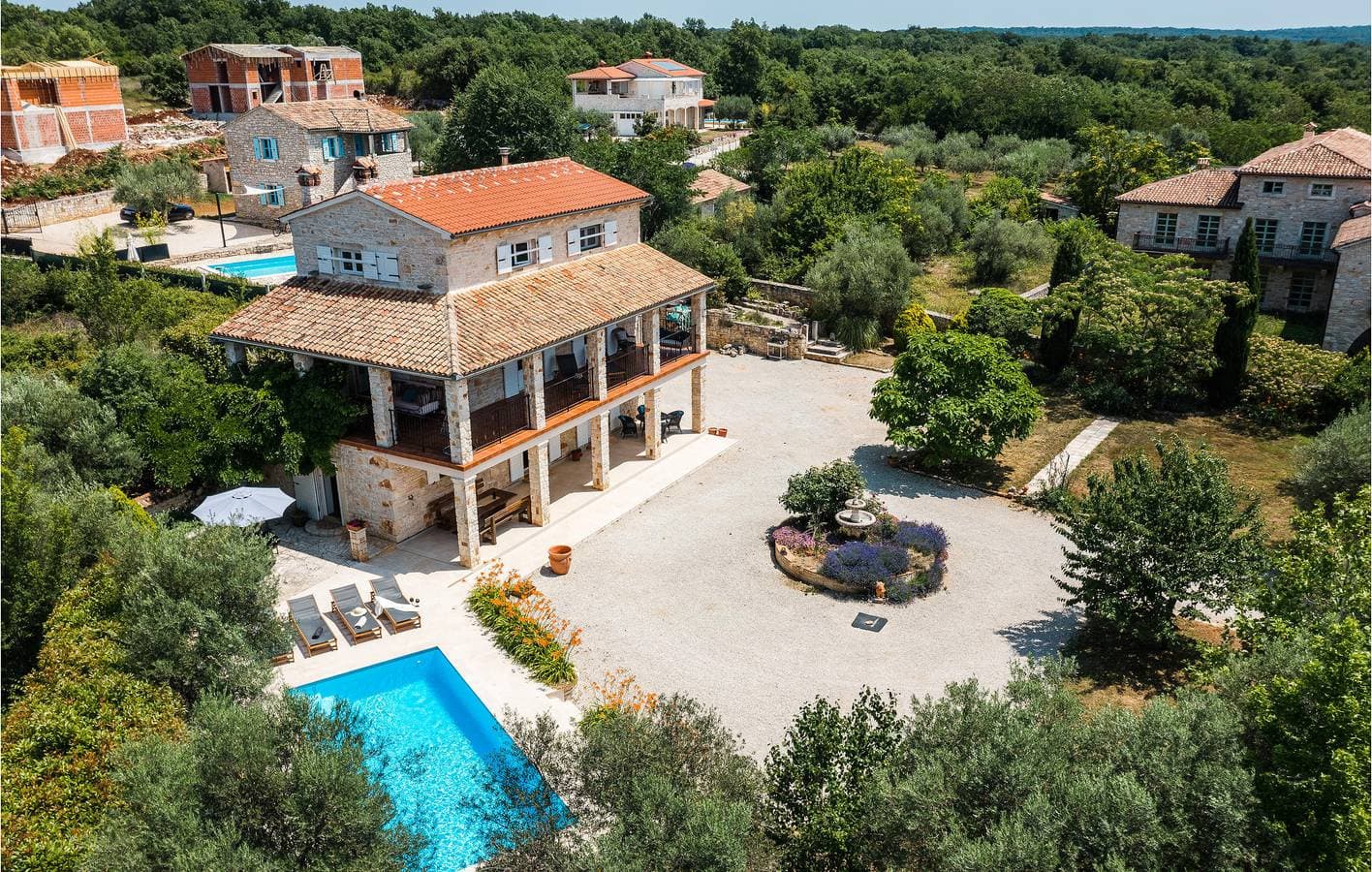 Foto 4 von 50: Geräumige Wohnung mit Pool und Terrasse in der Nähe des Stadtzentrums von Heraki