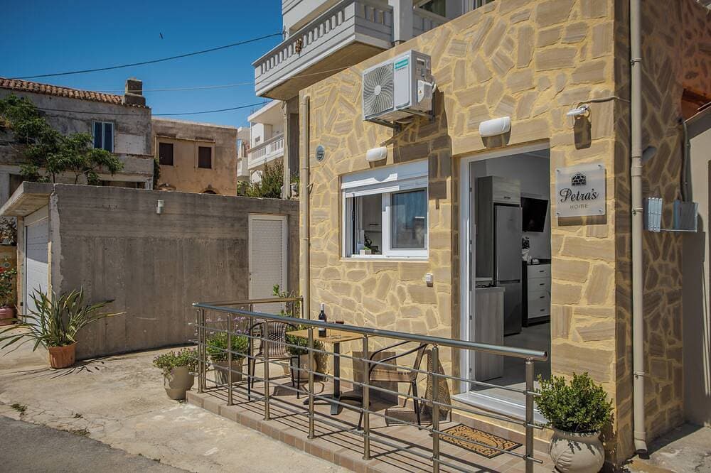 Foto 7 von 18: Petra's Charming Home, 500m to Beach