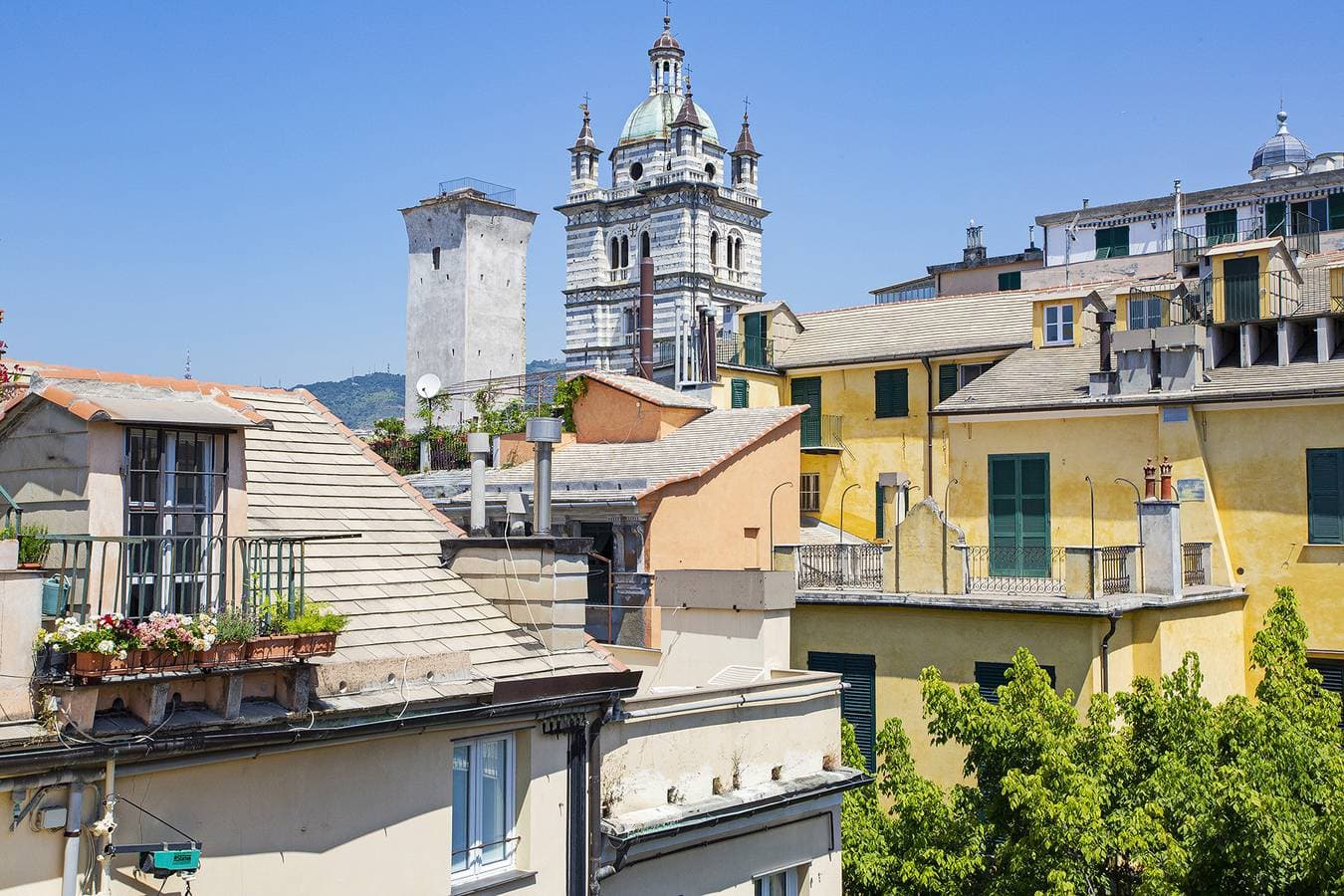 Foto 7 von 24: Sui tetti del centro di Genova - Locazione