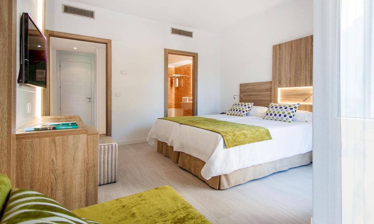 Foto 6 von 13: Double Room with Balcony (2 Adults)