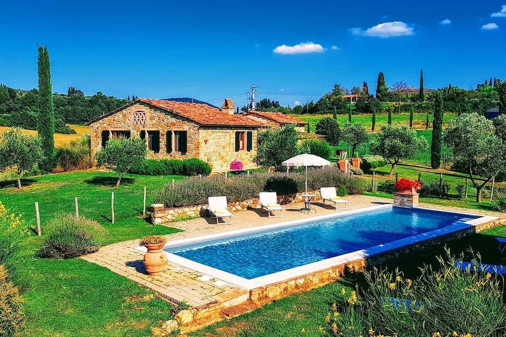 Freistehende Villa mit privatem Pool 1