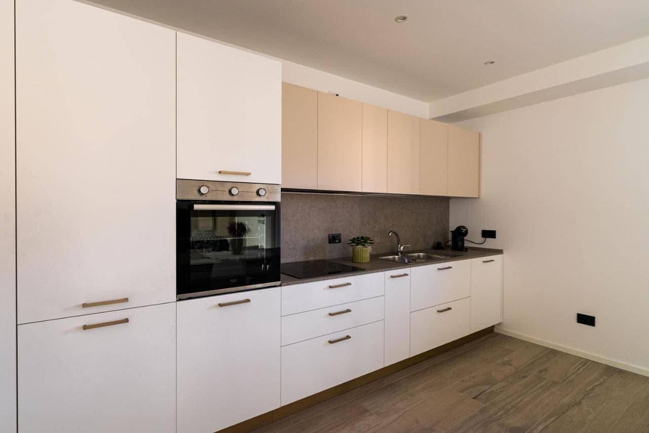 Foto 7 von 36: Two-Bedroom Apartment with Balcony