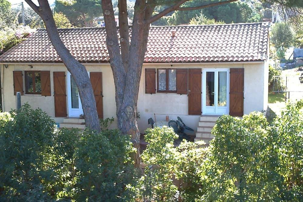 Haus mit Garten, nahe am Strand, für 2 Personen, komplett ausgestattet. 1