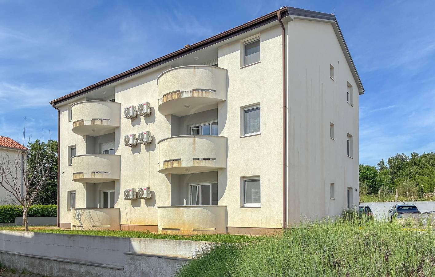 Charmante Ferienwohnung in Klimno mit WLAN, Klimaanlage, Küche und kostenlosen Parkplätzen 1