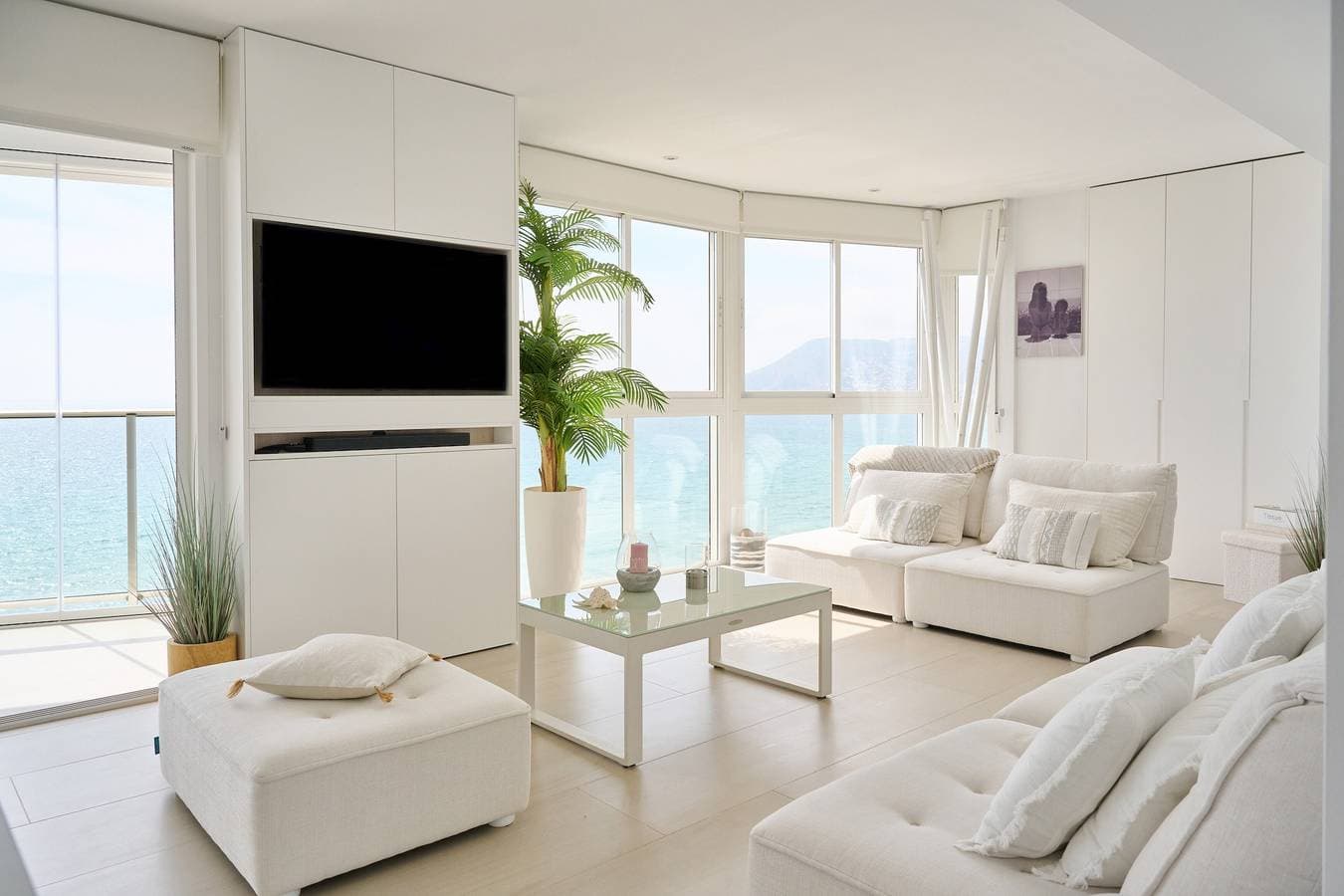 Foto 3 von 38: Luxusapartment am Strand mit Meerblick, Pool, Garten und WLAN