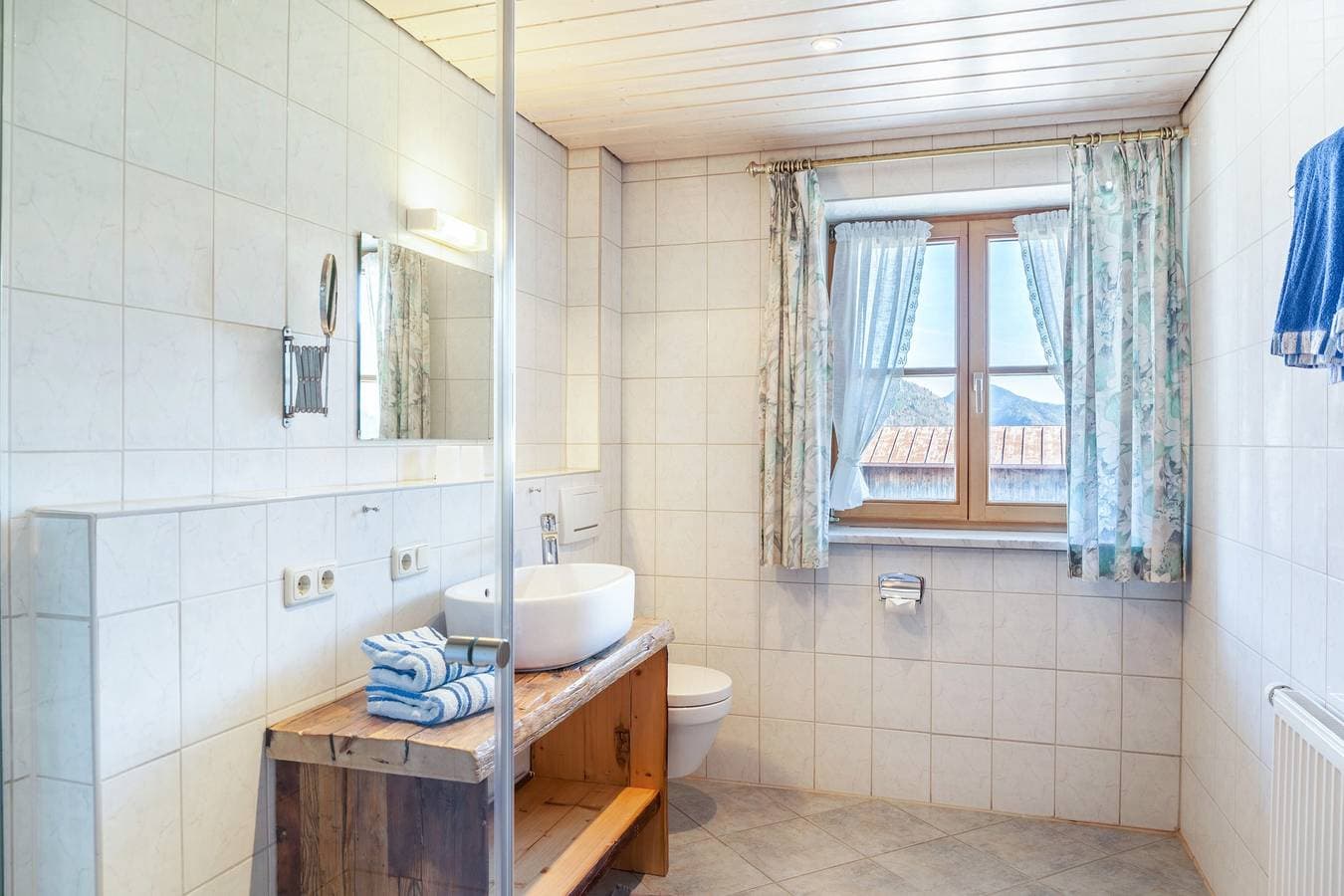 Foto 12 von 33: Ferienwohnung Guffertblick mit Bergblick, WLAN